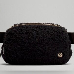 NWOT Lululemon Black Sherpa Belt Bag